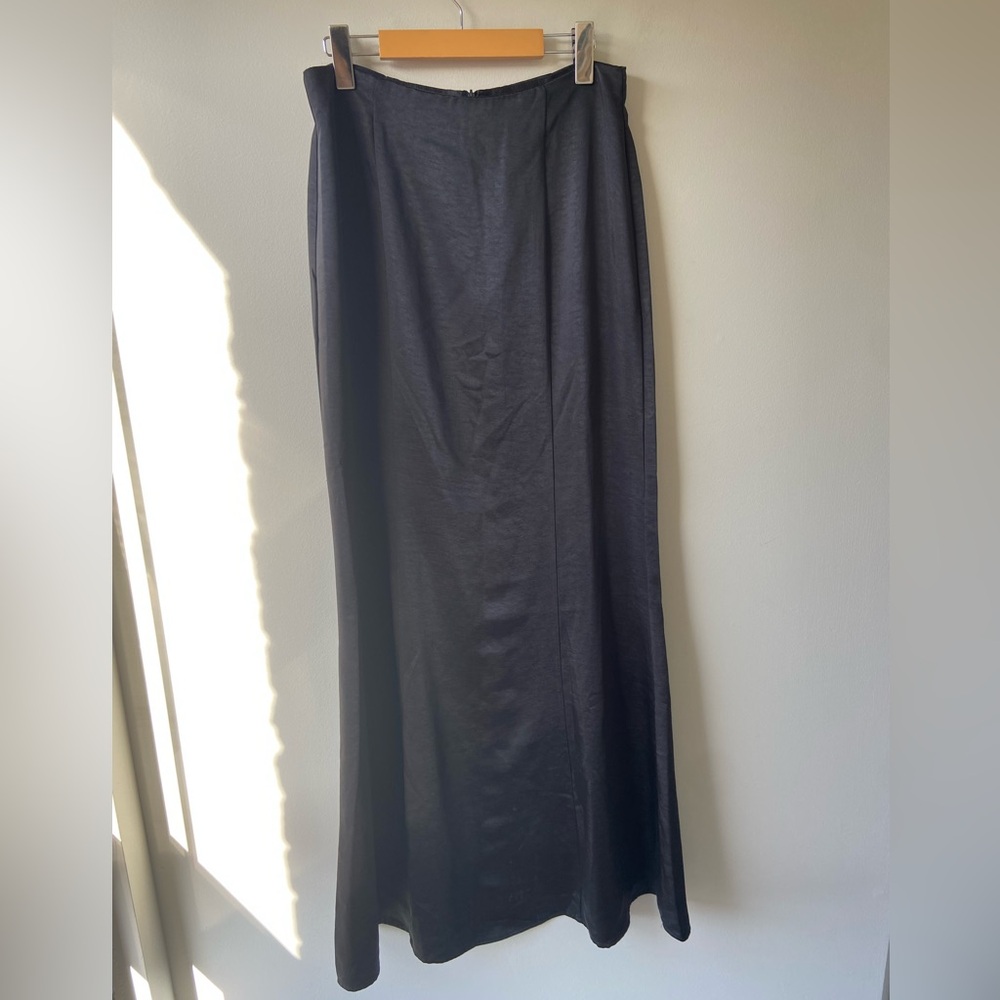 🦋 2/$20 Forever 21 black satin maxi skirt NWT